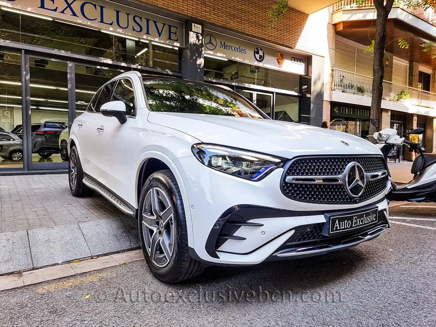 Mercedes-Benz GLC 300 300e 4Matic 9G-Tronic Weiß - 2