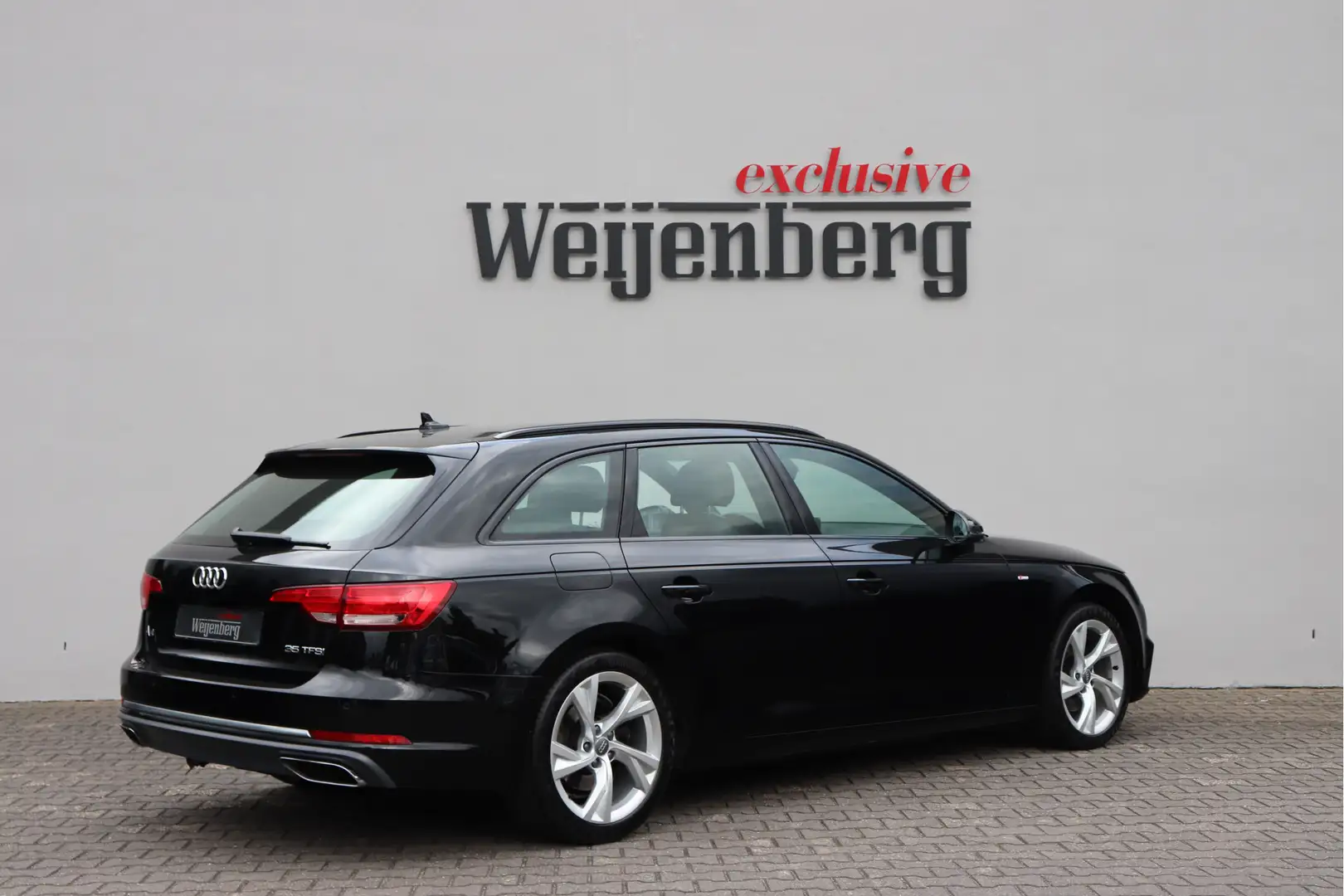 Audi A4 Avant 2.0 TFSI Sport S-line Cruise Trekhaak Navi Zwart - 2