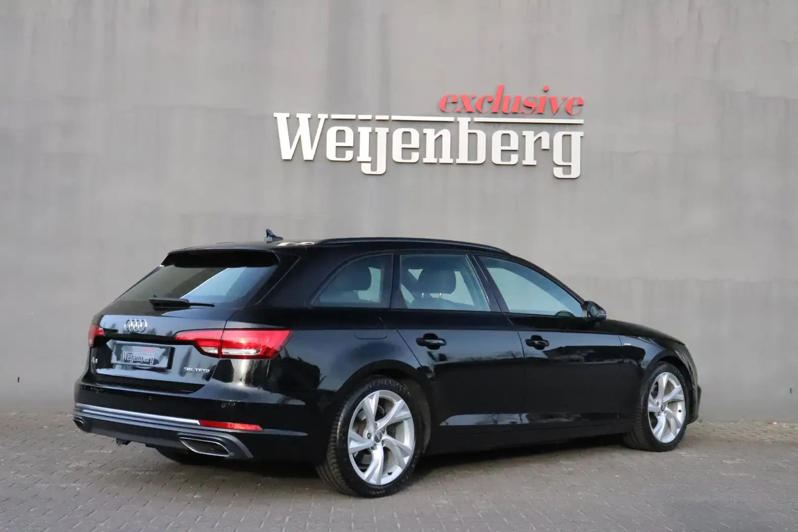 Audi A4 Avant 35 TFSI Sport S-line Cruise Trekhaak Navi Zwart - 2