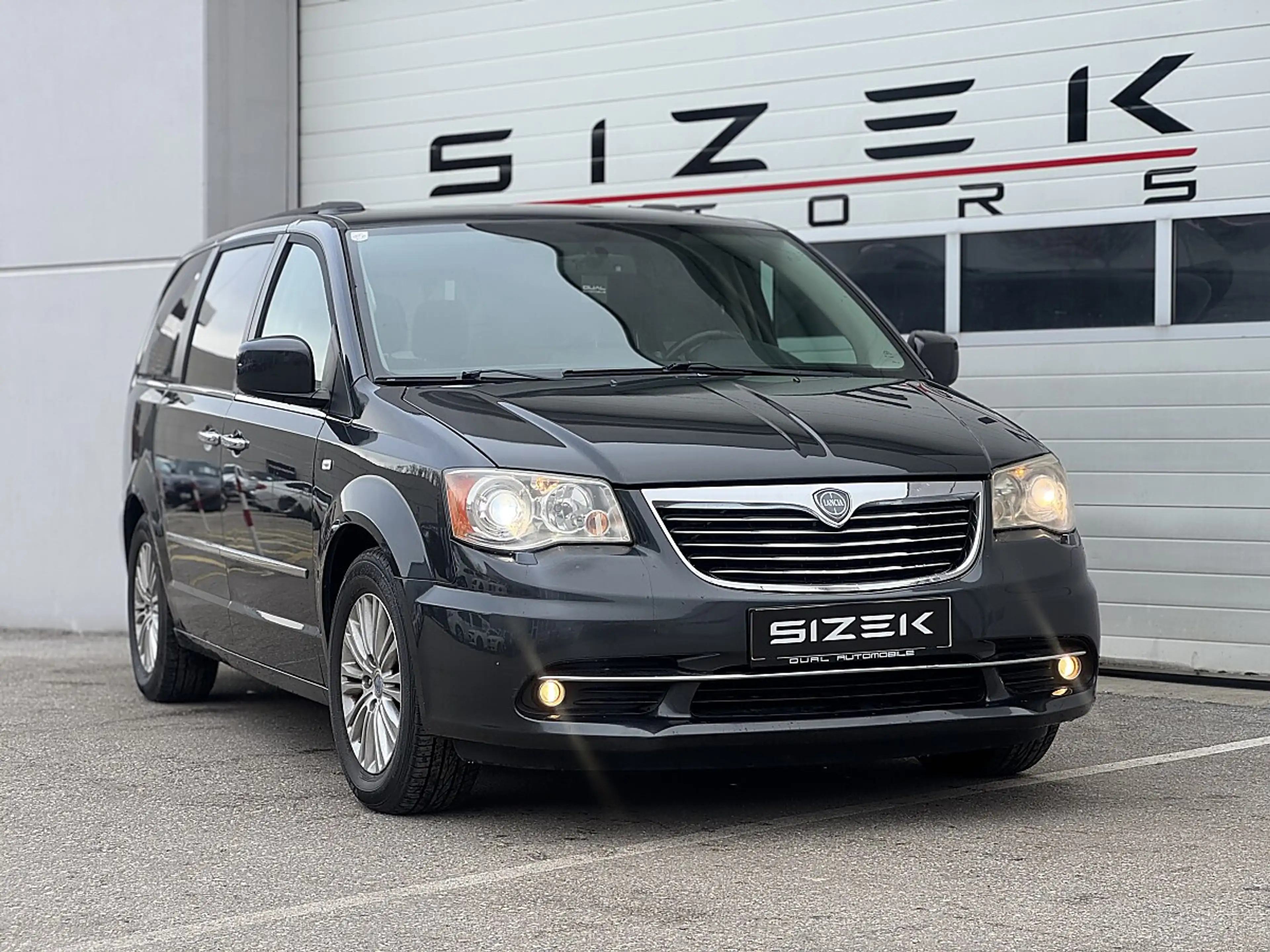 Lancia Voyager 2,8 CRD Silver|7SITZER|AHK|XENON|NAVI|RFK — photo 2