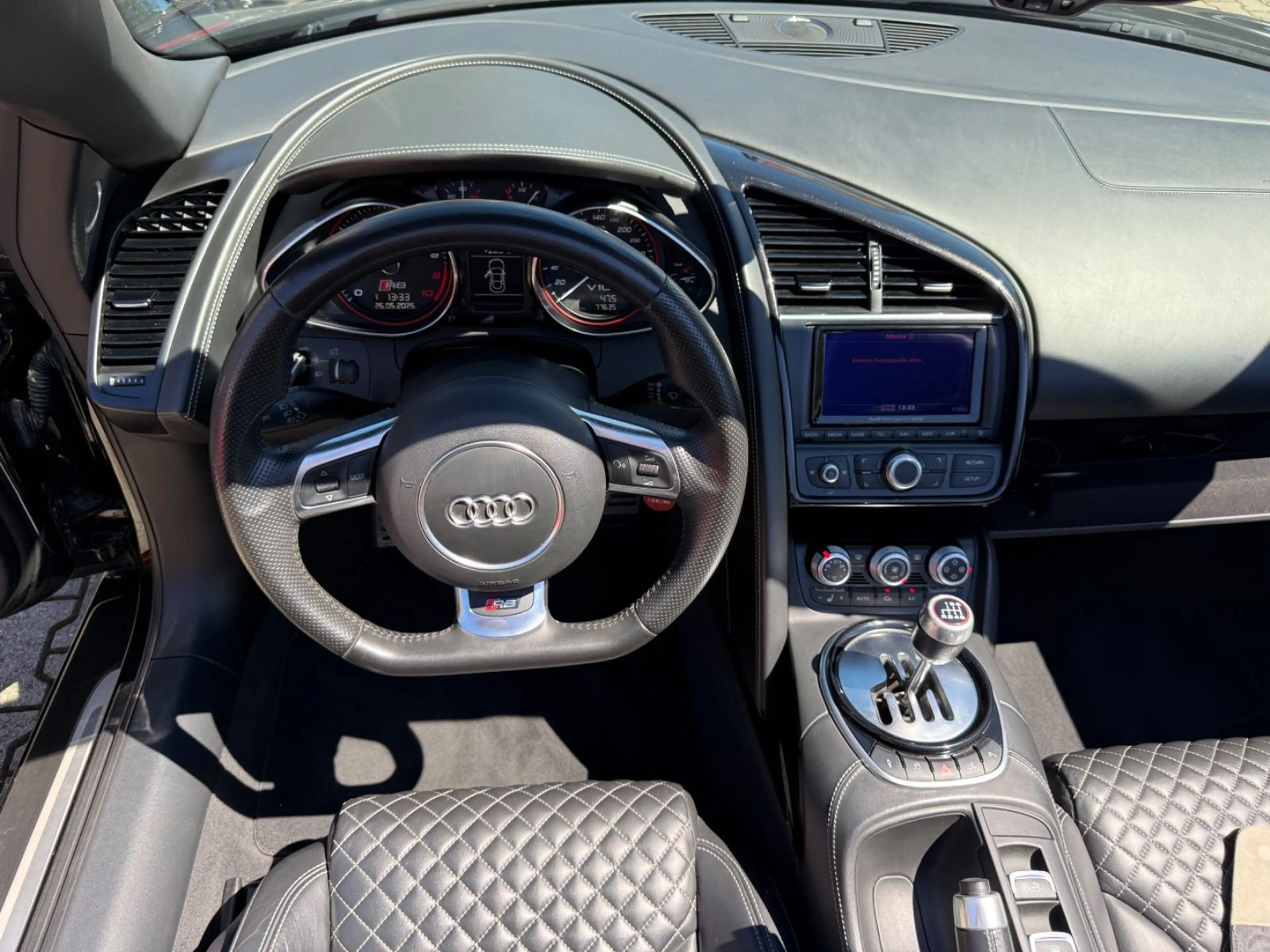 Audi R8 Spyder 5.2 FSI quattro Schalter Scheckhft B&O — photo 26
