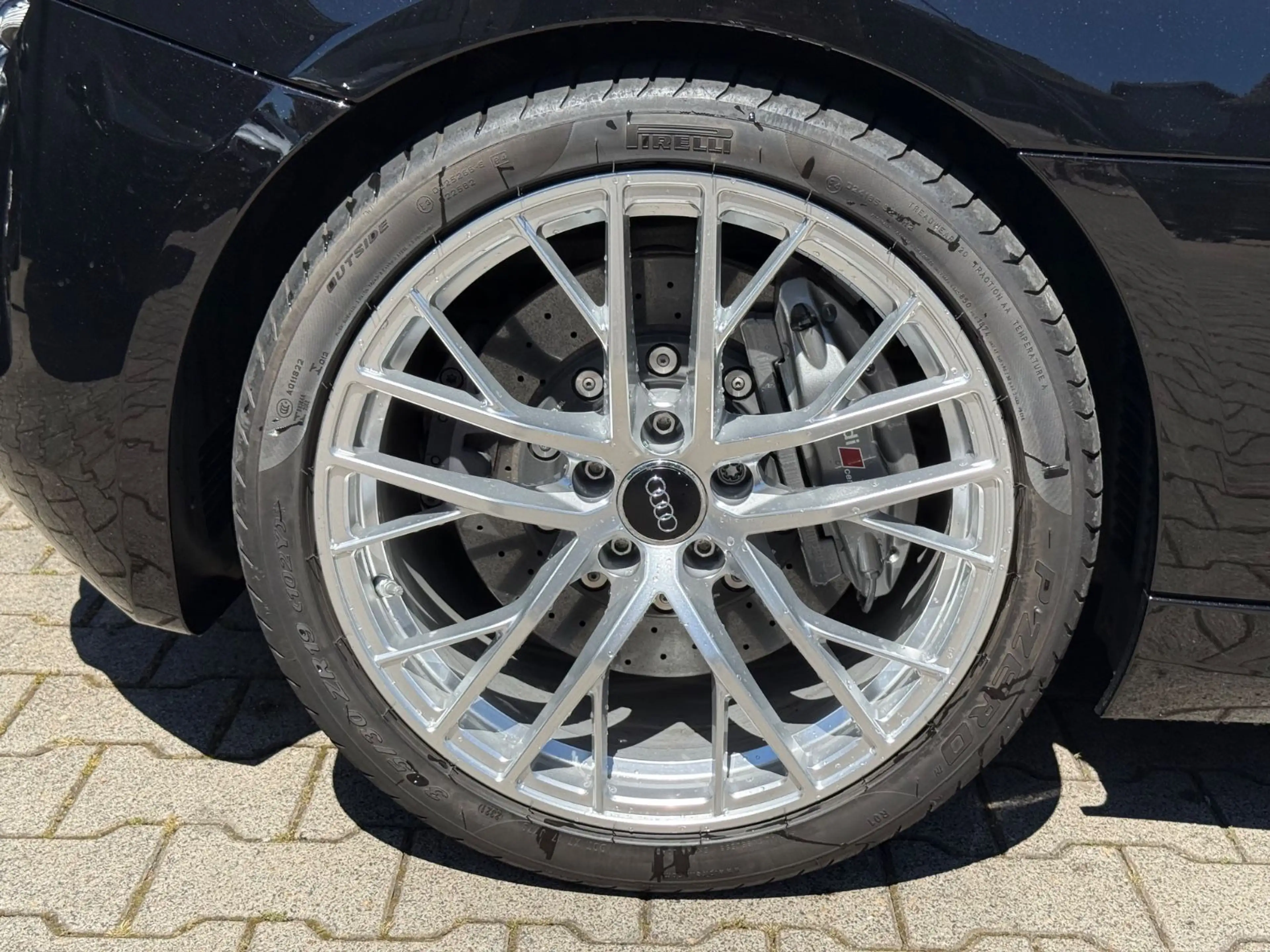 Audi R8 Spyder 5.2 FSI quattro Schalter Scheckhft B&O — photo 12