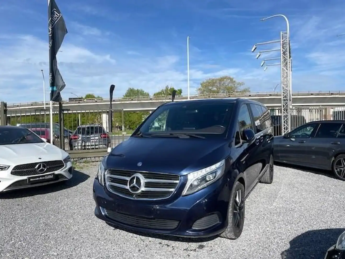 Mercedes-Benz V 220 V d A2 4-MATIC 7G-T Avantgarde - 2