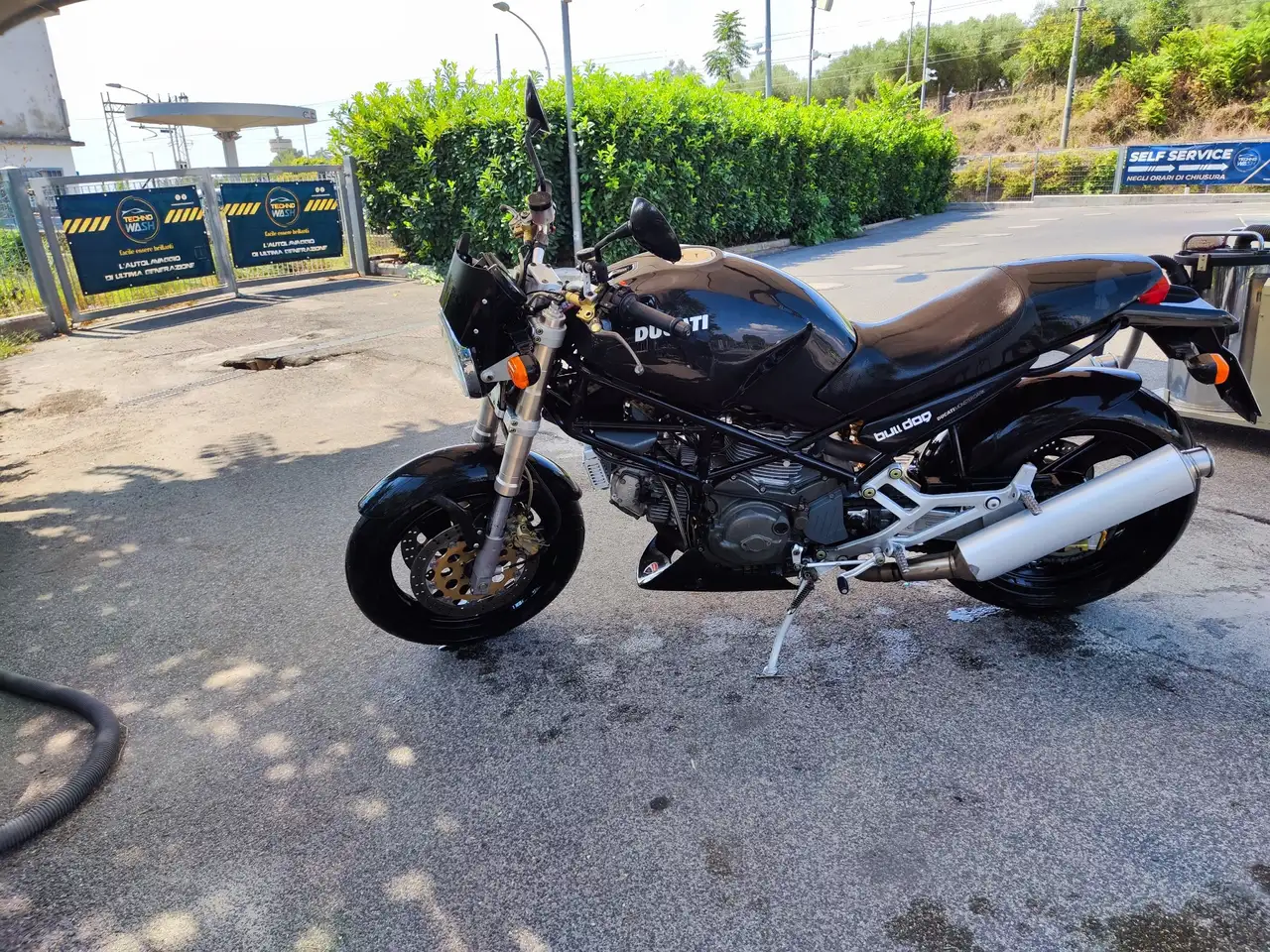 Ducati Monster 900