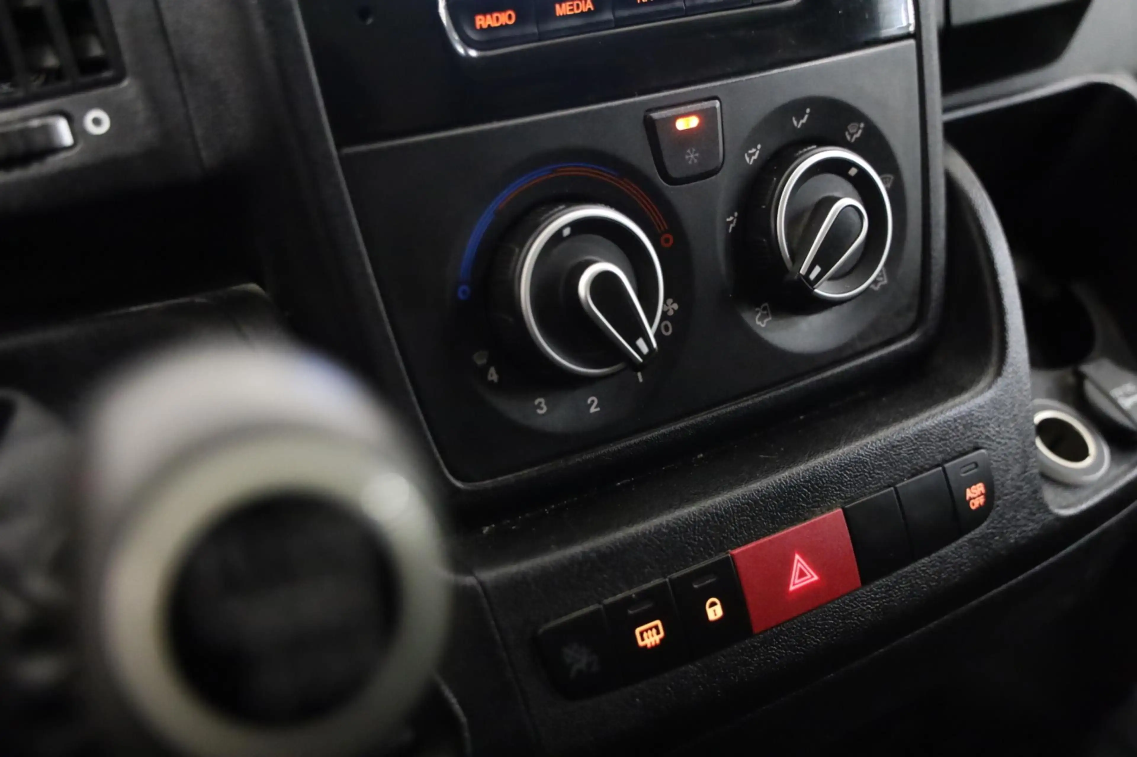 Peugeot Boxer 2.0 BlueHDI L2/H2 130PK PDC AIRCO NAVI CRUISE CONT — photo 7