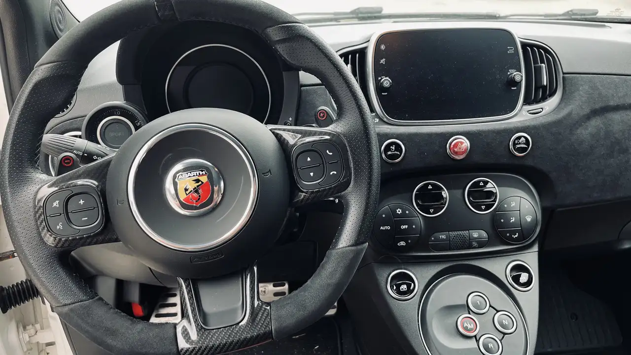 Abarth 500C 2021 — фото 8