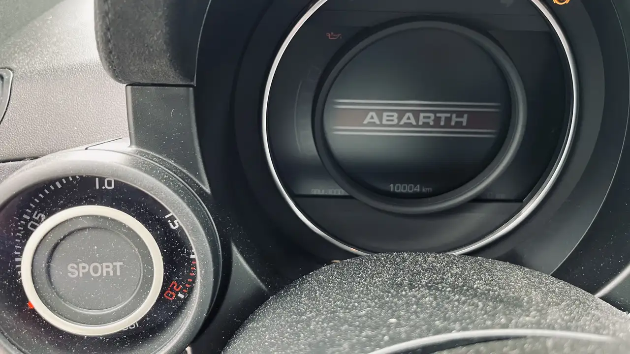 Abarth 500C 2021 — фото 10