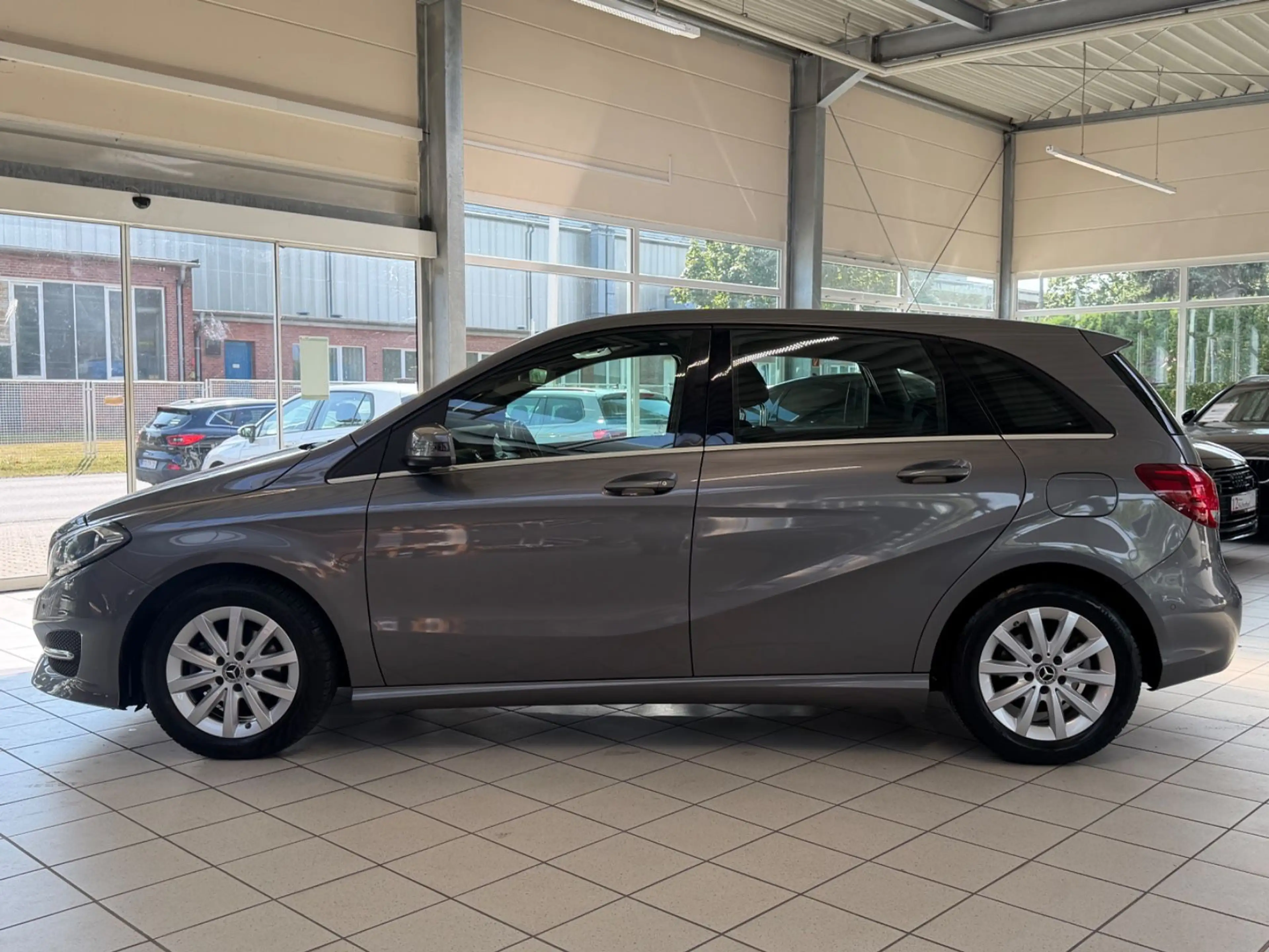Mercedes-Benz B 180 CDI / d — photo 2