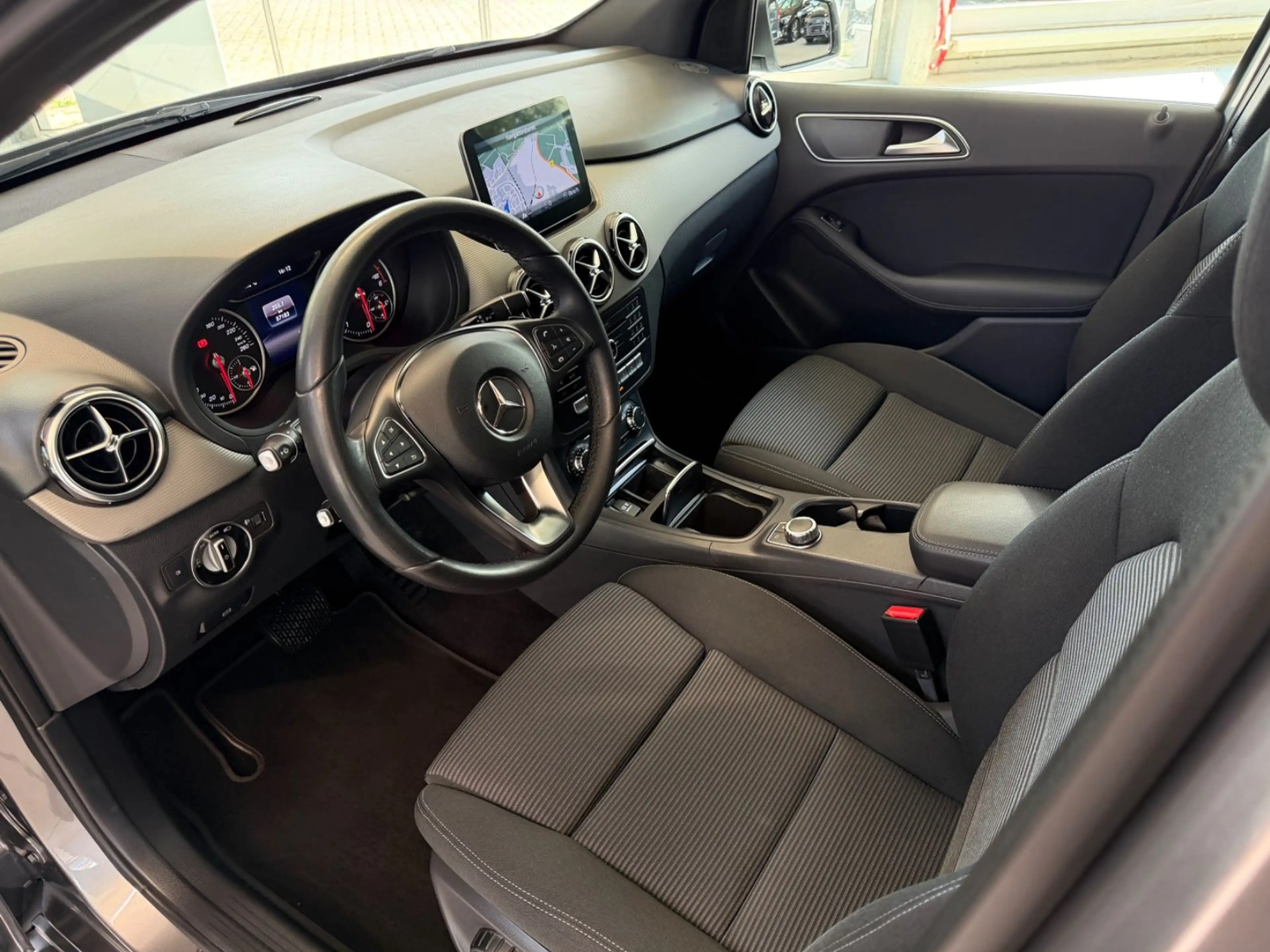 Mercedes-Benz B 180 CDI / d — photo 13