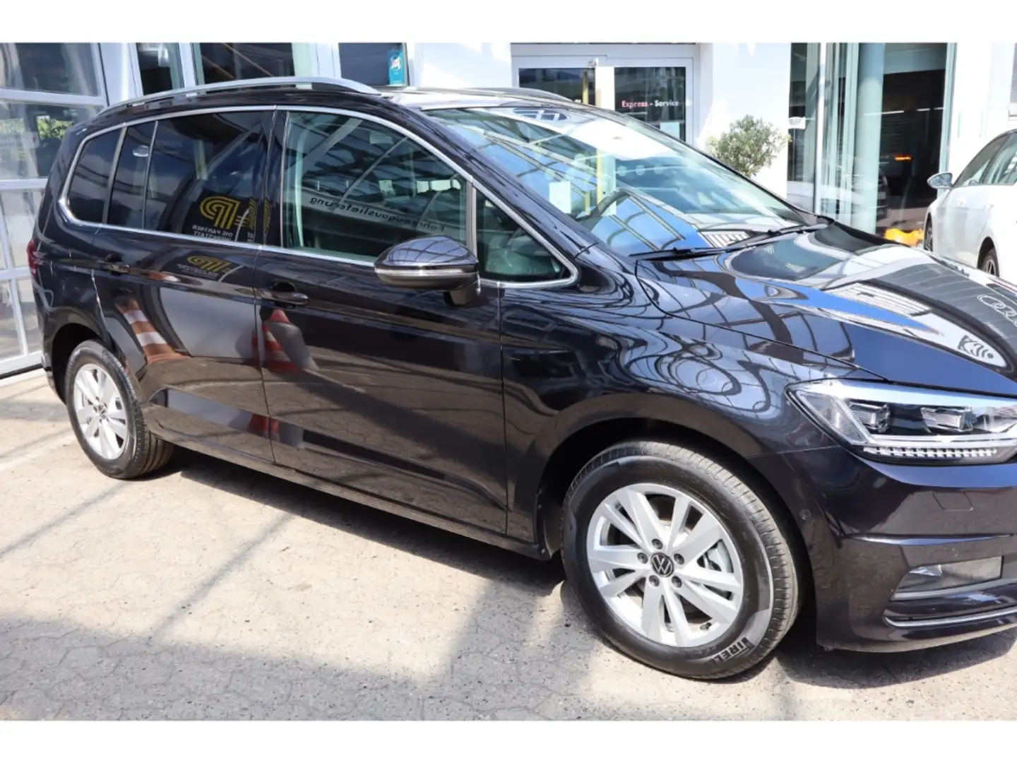 Volkswagen Touran 1.5 DSG Highline AHK Pano RFK 7-Sitzer Matrix Noir - 2