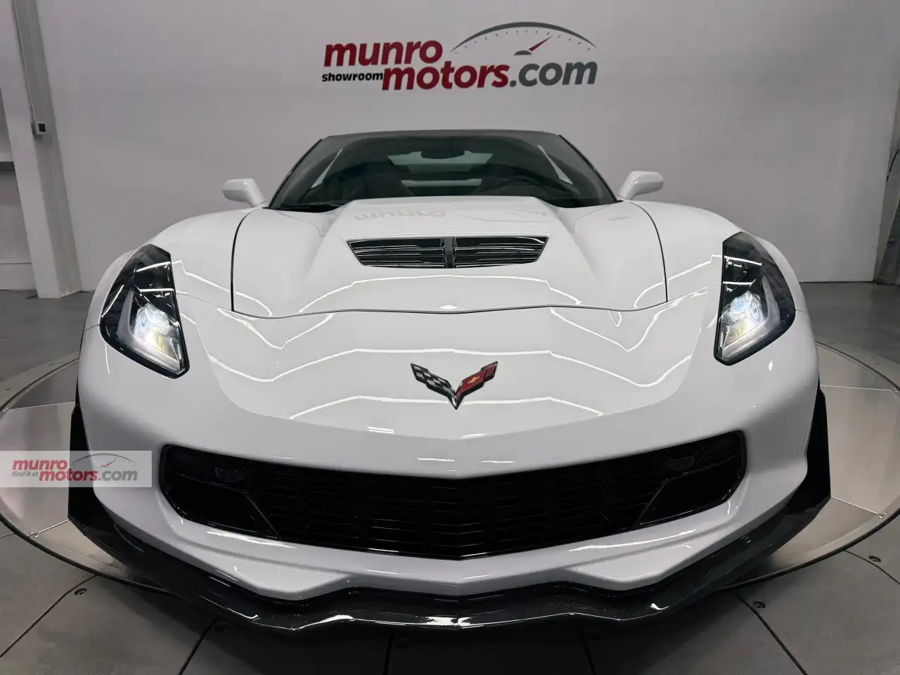 Chevrolet Corvette снимка Chevrolet Corvette