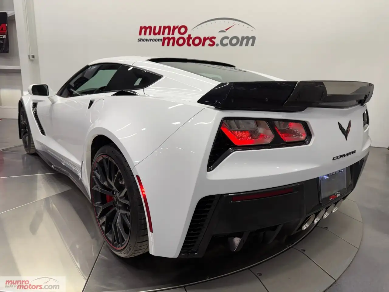 Chevrolet Corvette снимка Chevrolet Corvette