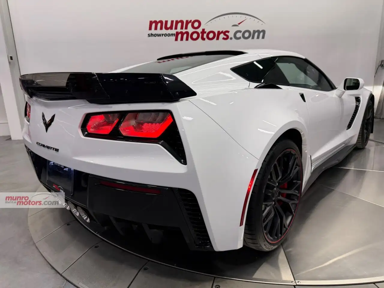 Chevrolet Corvette снимка Chevrolet Corvette