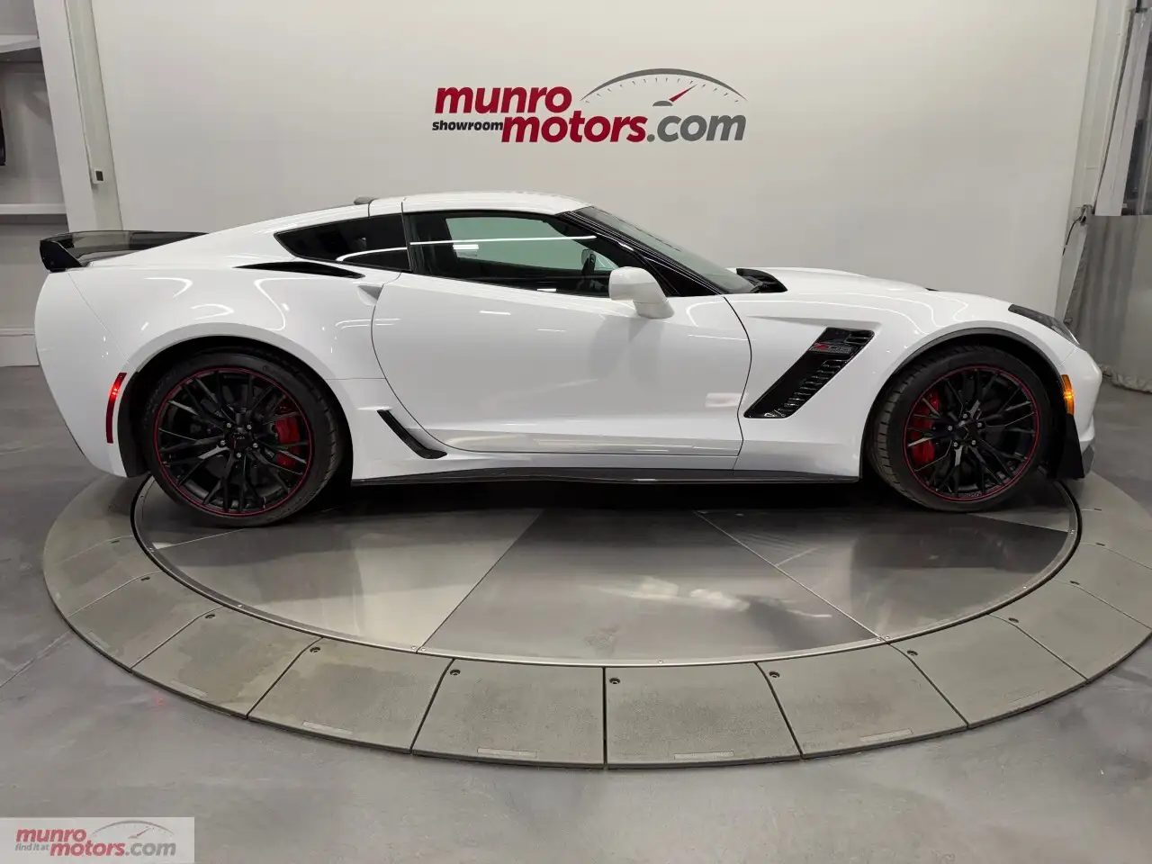 Chevrolet Corvette снимка Chevrolet Corvette