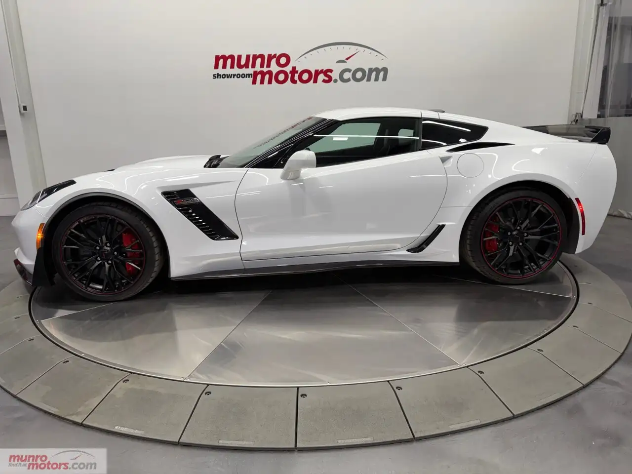 Chevrolet Corvette снимка Chevrolet Corvette