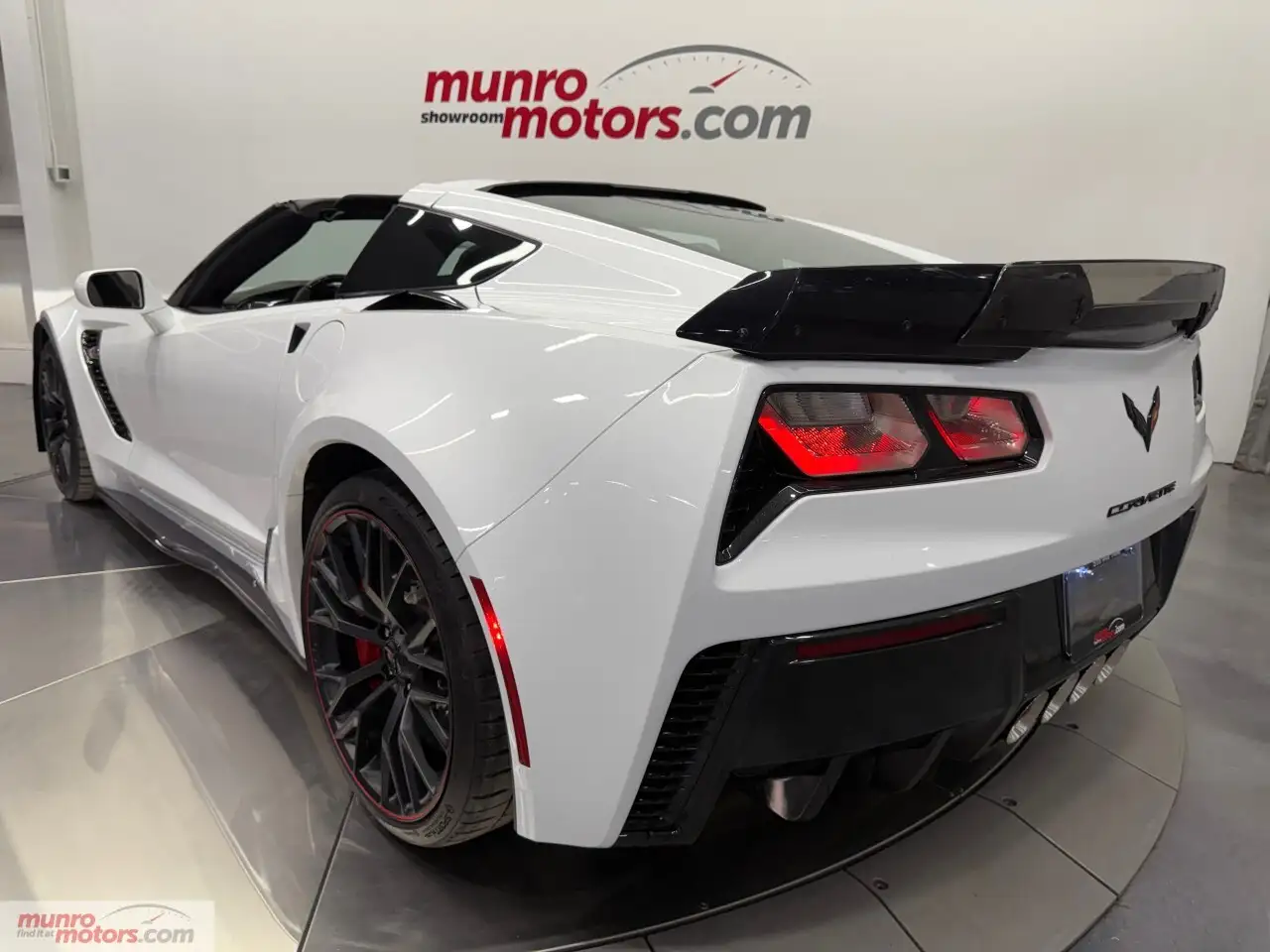 Chevrolet Corvette снимка Chevrolet Corvette