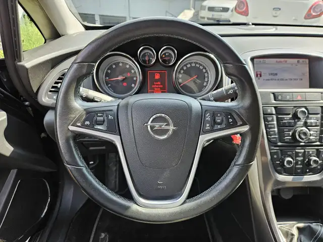 Opel Astra view 12