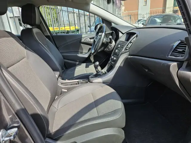 Opel Astra view 10