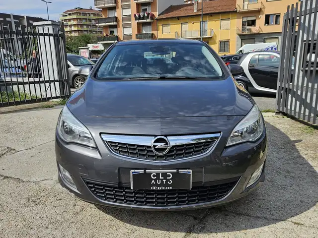 Opel Astra view 2