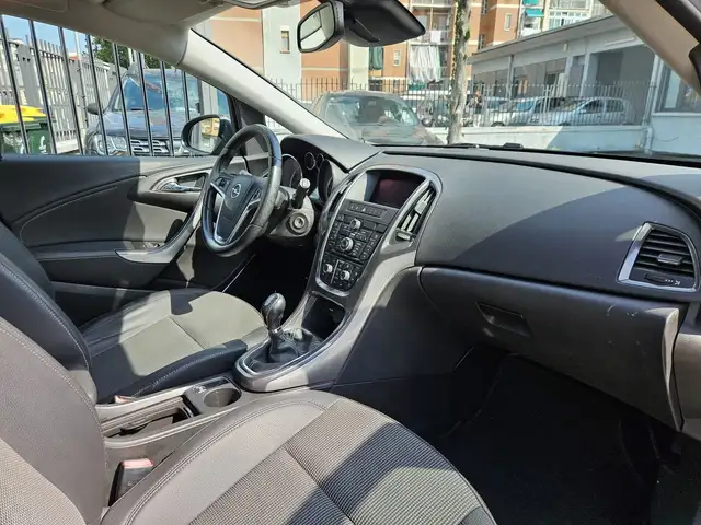 Opel Astra view 9