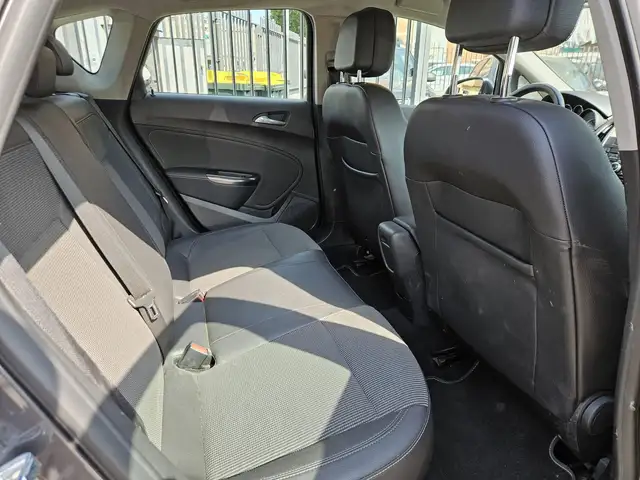Opel Astra view 11