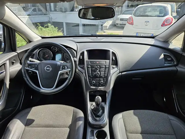 Opel Astra view 8