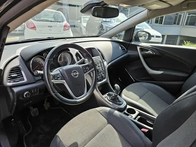 Opel Astra view 5