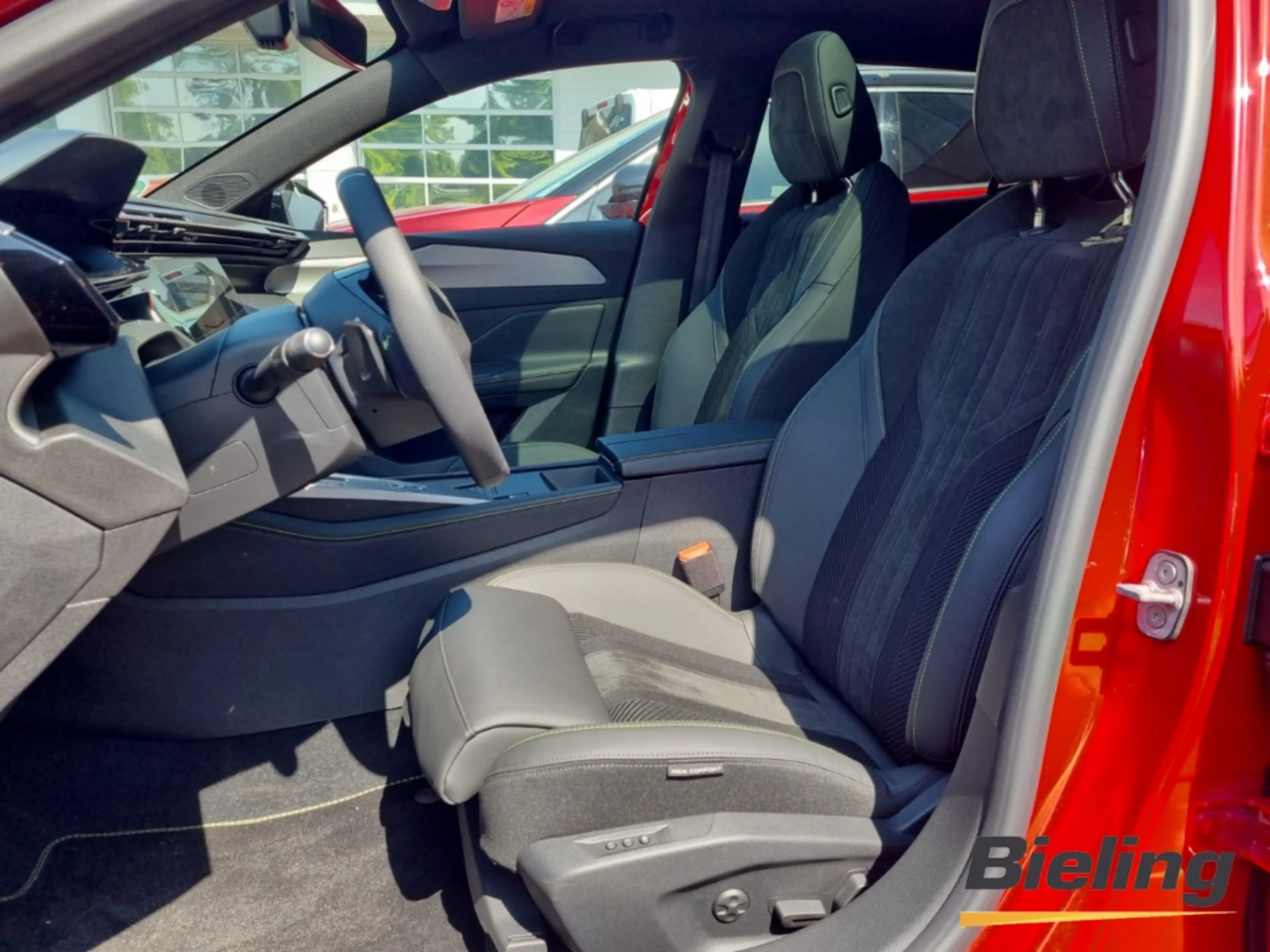 Peugeot 408 GT Plug-In Hybrid 225 e-DSC7 Vollausstattung — photo 6