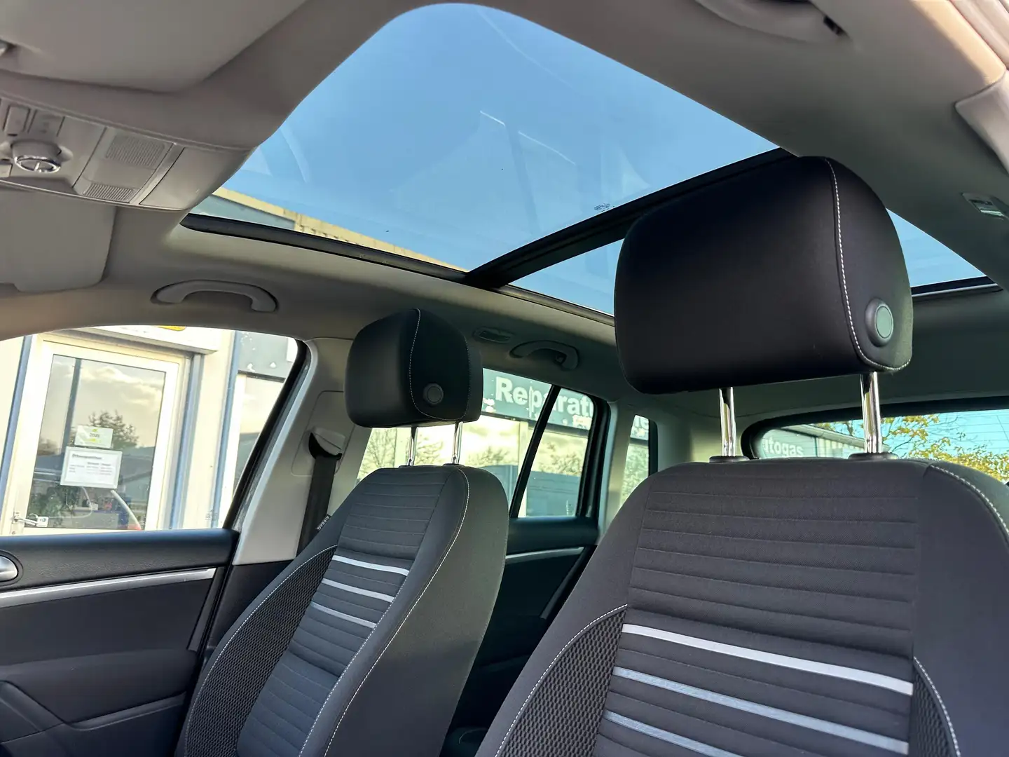 Volkswagen Tiguan 2.0 TDI 177 Allrad Automatik Sport AHK, Panorama Grau - 2