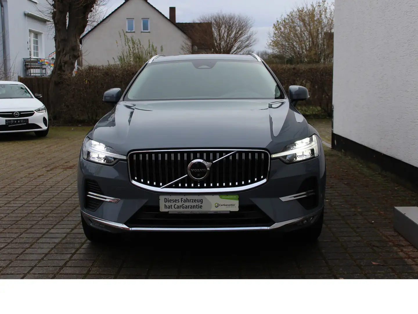 Volvo XC60 Plus Bright AWD AHK Kamera PDC Grijs - 2