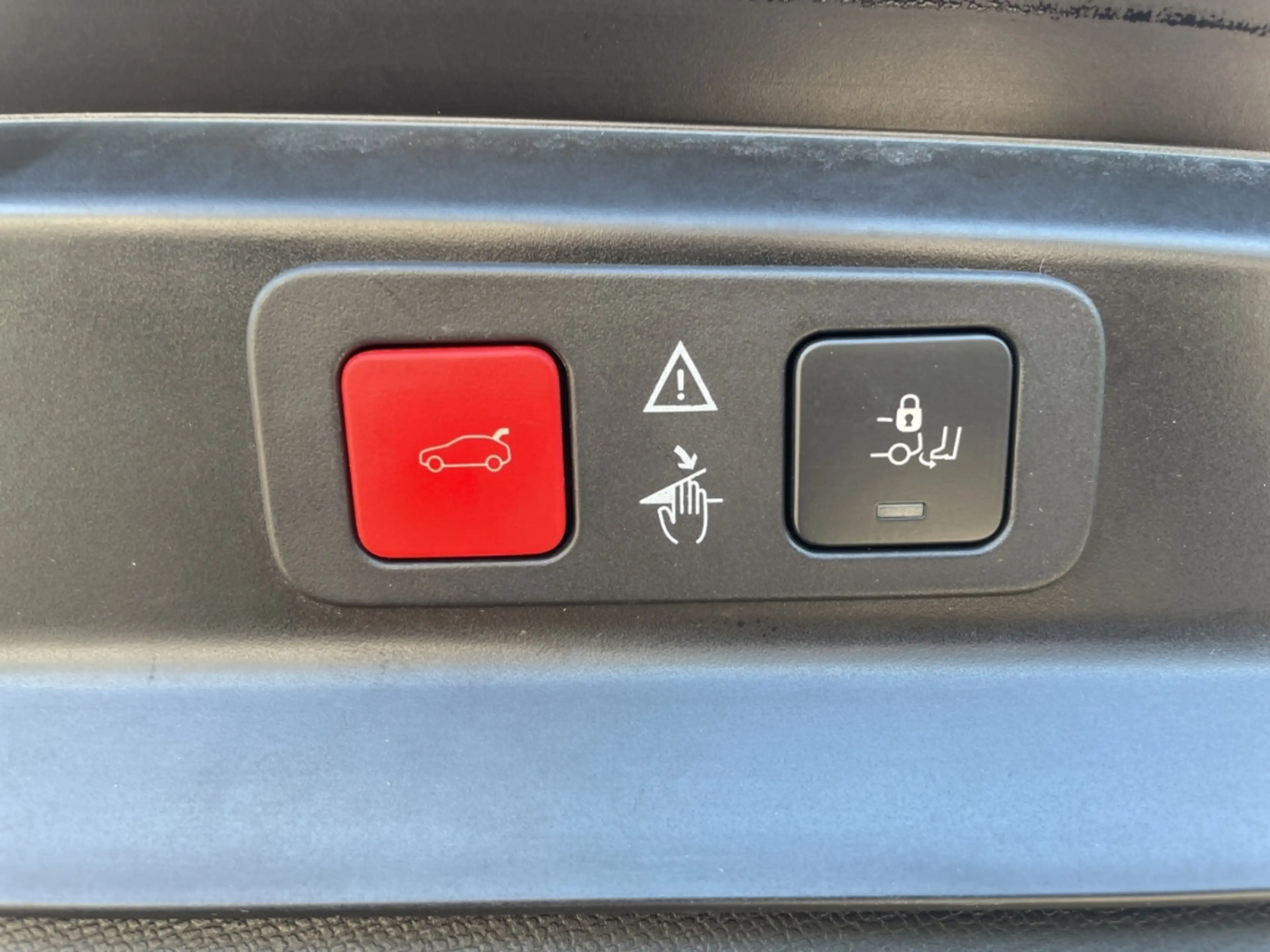 Peugeot 5008 Allure 130EAT8 7-Sitzer LED ACC El. Heckklappe Car — photo 20