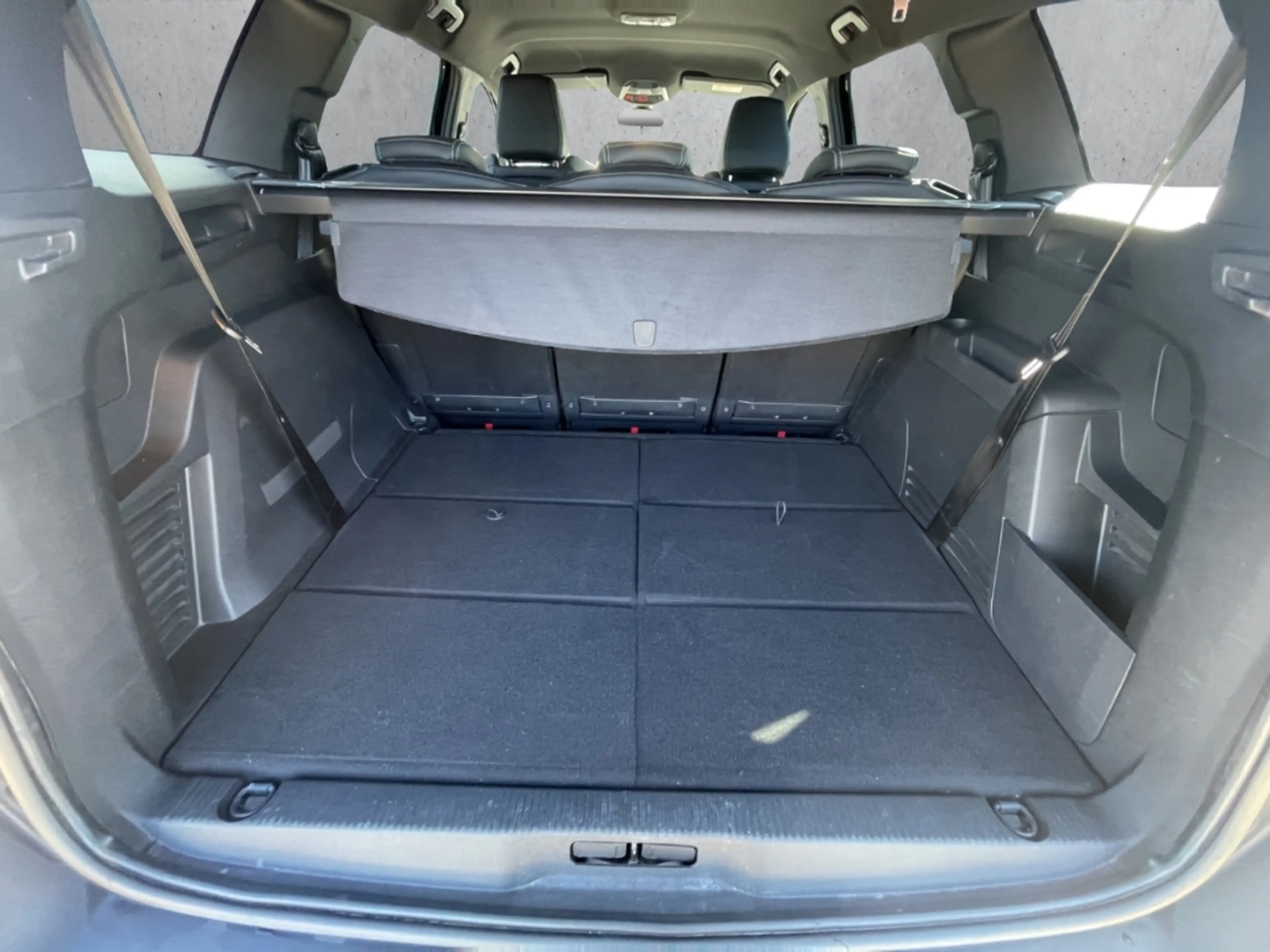 Peugeot 5008 Allure 130EAT8 7-Sitzer LED ACC El. Heckklappe Car — photo 7