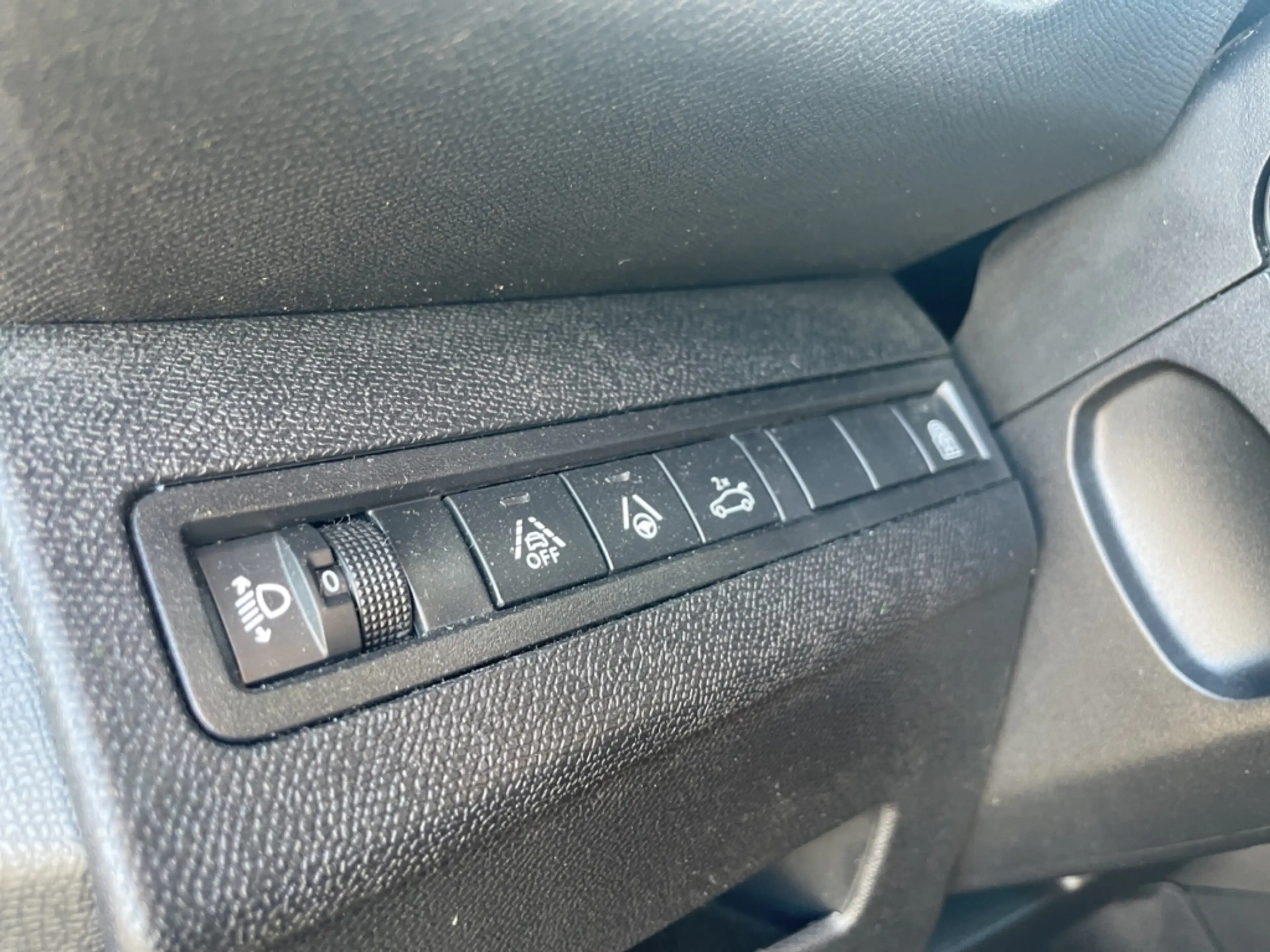 Peugeot 5008 Allure 130EAT8 7-Sitzer LED ACC El. Heckklappe Car — photo 19