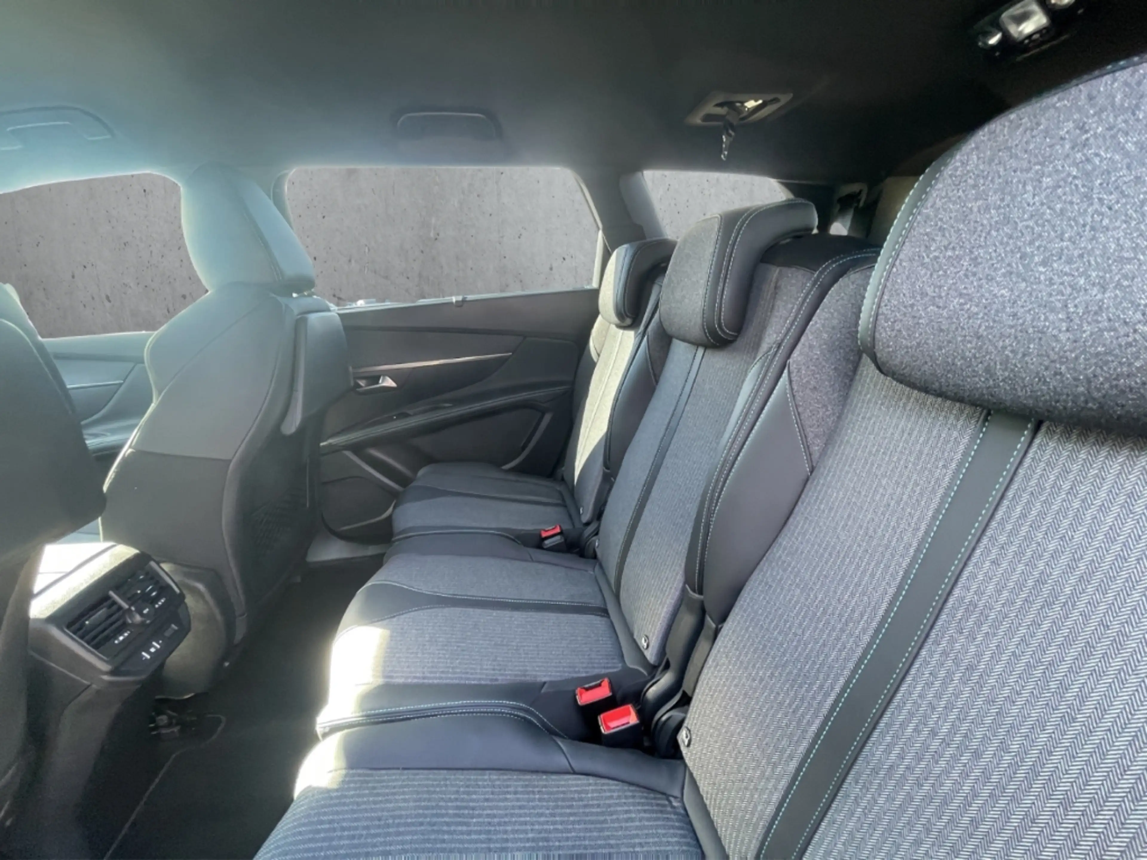 Peugeot 5008 Allure 130EAT8 7-Sitzer LED ACC El. Heckklappe Car — photo 8