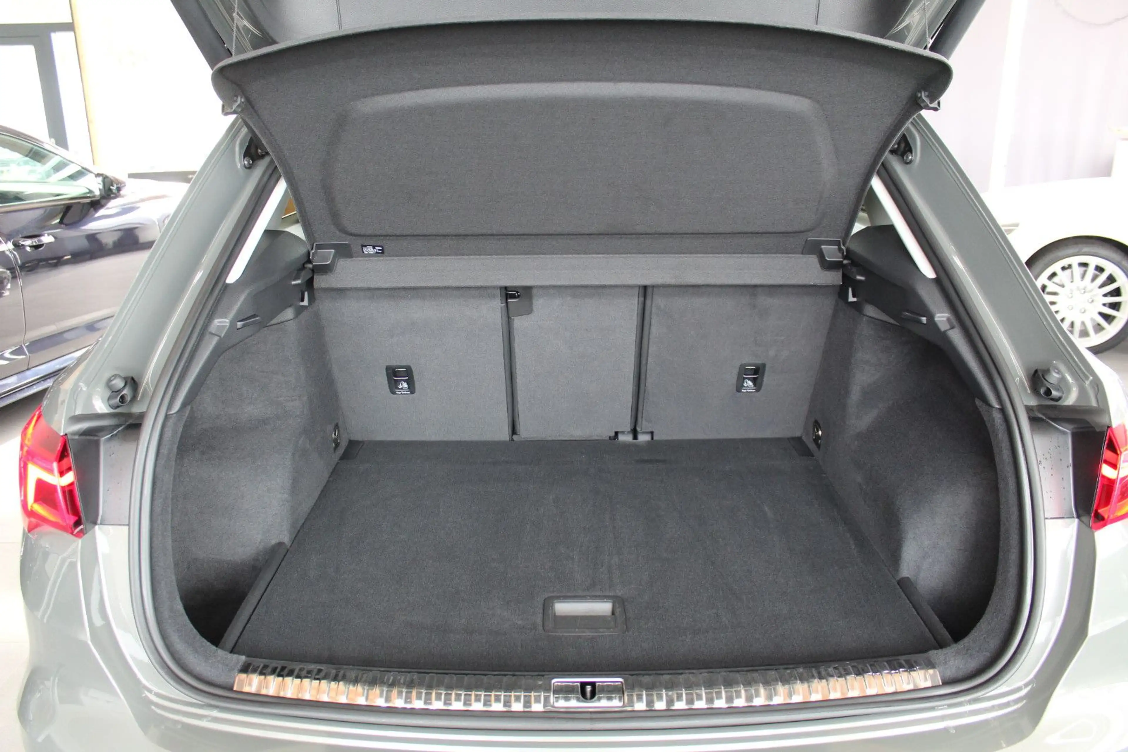 Audi Q3 35 TDI quattro S tronic S line sport — photo 13