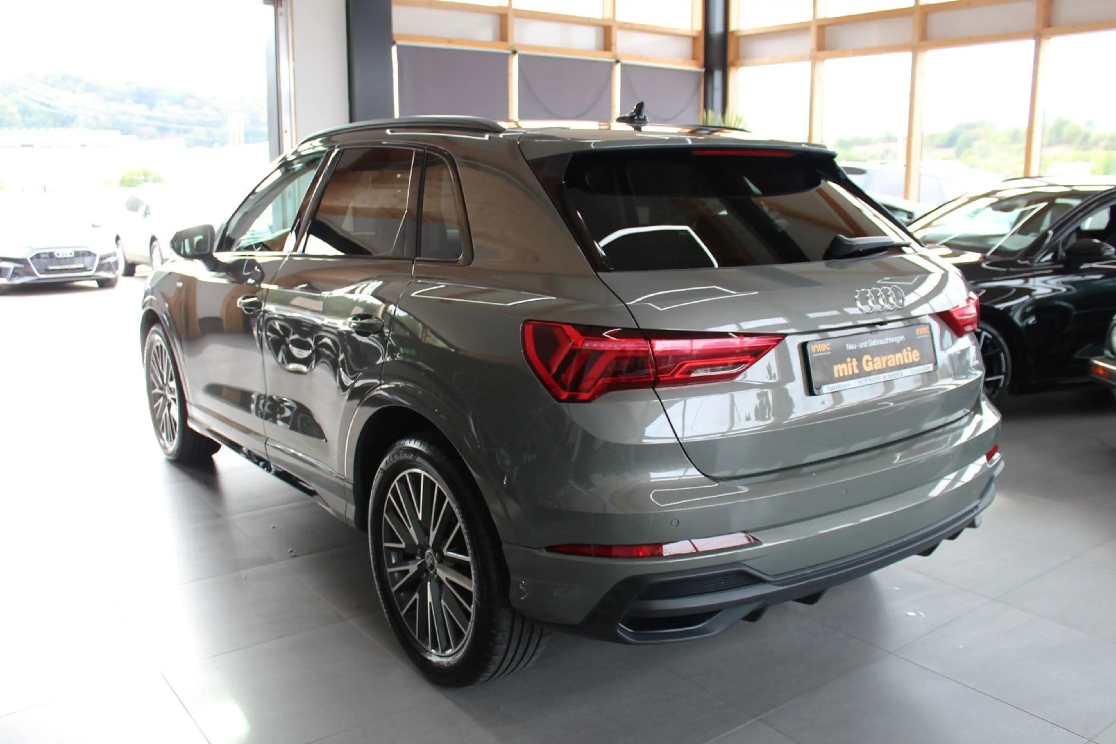 Audi Q3 35 TDI quattro S tronic S line sport — photo 6