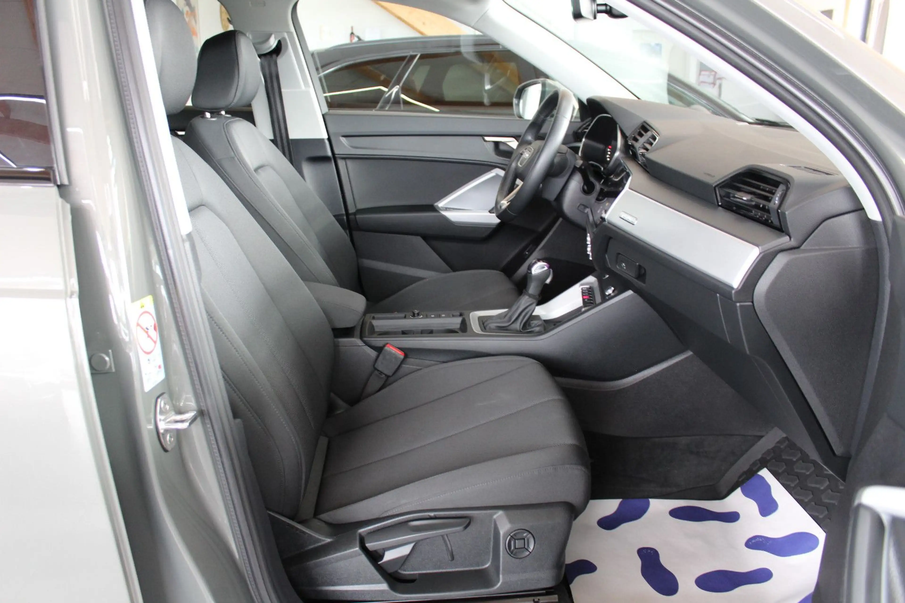 Audi Q3 35 TDI quattro S tronic S line sport — photo 10