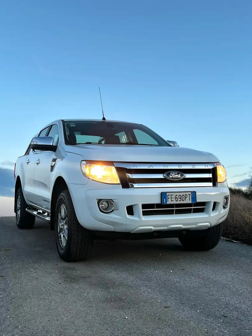 Ford Ranger 2.2 tdci double cab Limited auto Biały - 1