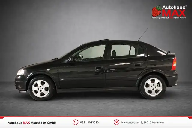 Opel Astra view 2