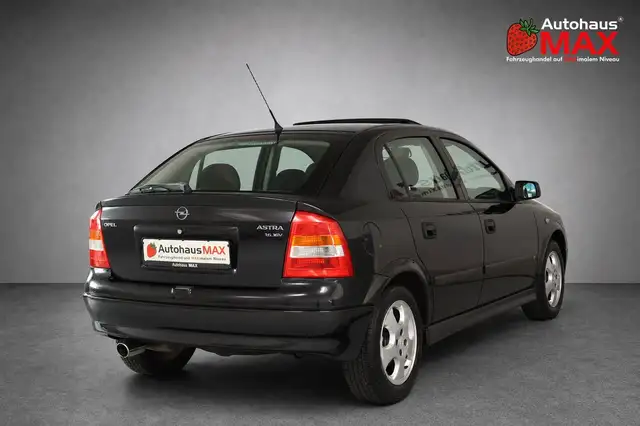 Opel Astra view 6