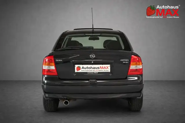 Opel Astra view 5