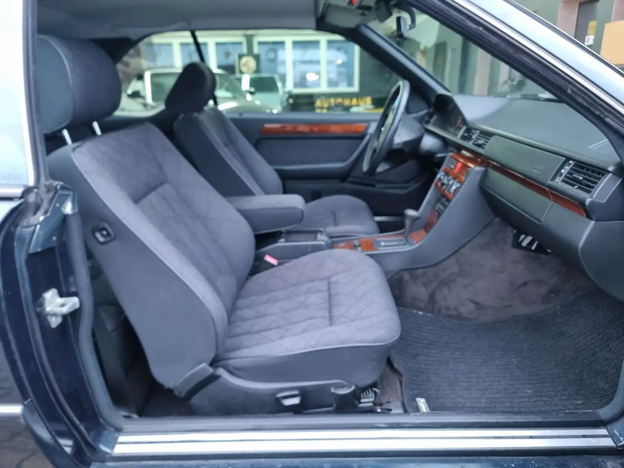 Mercedes-Benz E 200 Coupe / 2- Hand/Klima/Allwetterreifen, foto 12