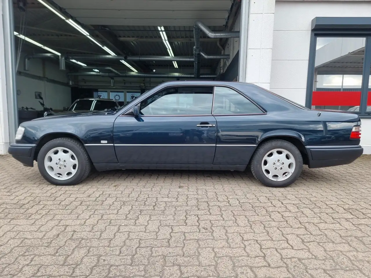 Mercedes-Benz E 200 Coupe / 2- Hand/Klima/Allwetterreifen, foto 3