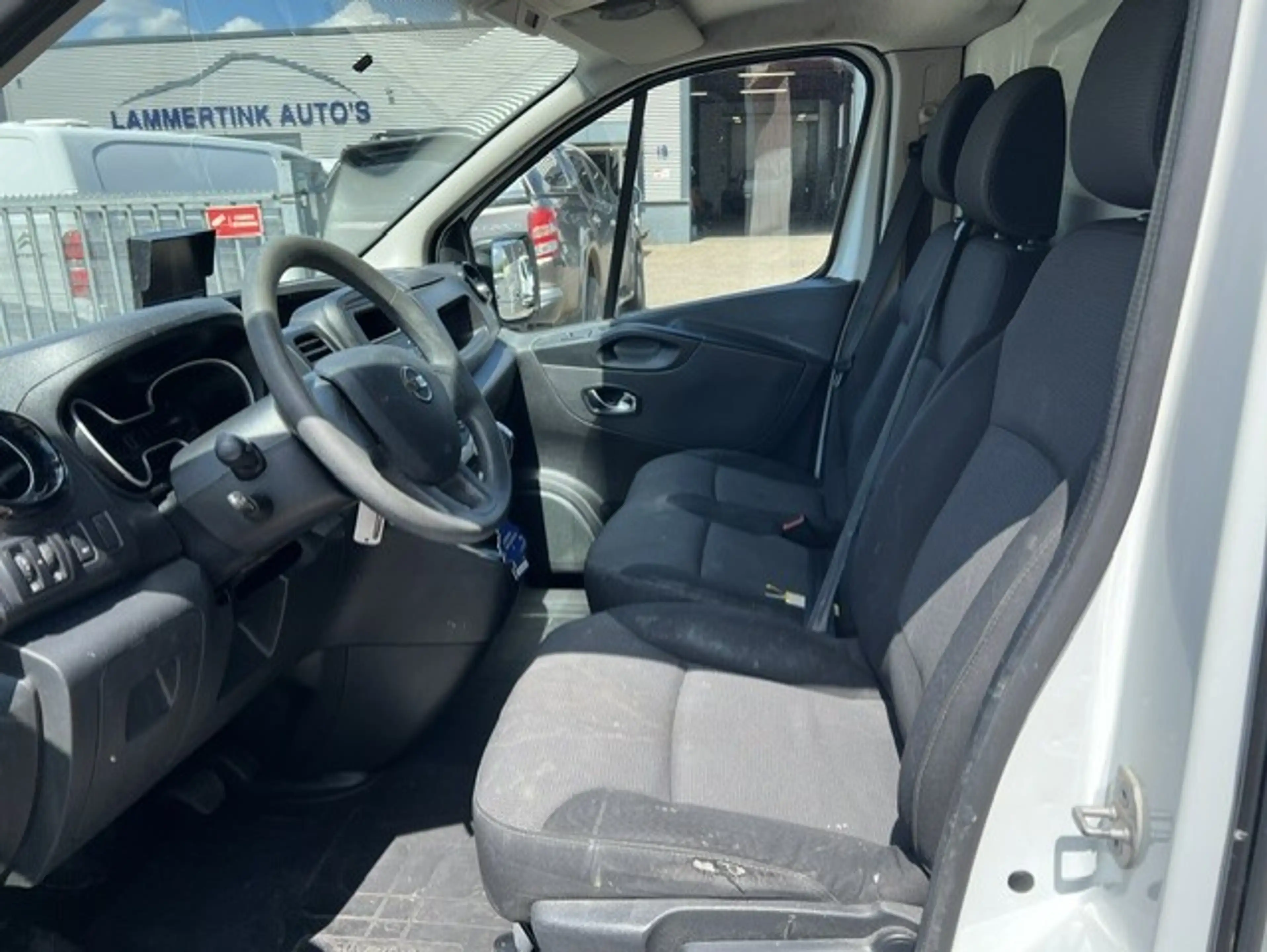 Renault Trafic NV300 2.0 dCi 170 L2H1 LANG AUTOMAAT AIRCO KLIMA — photo 11