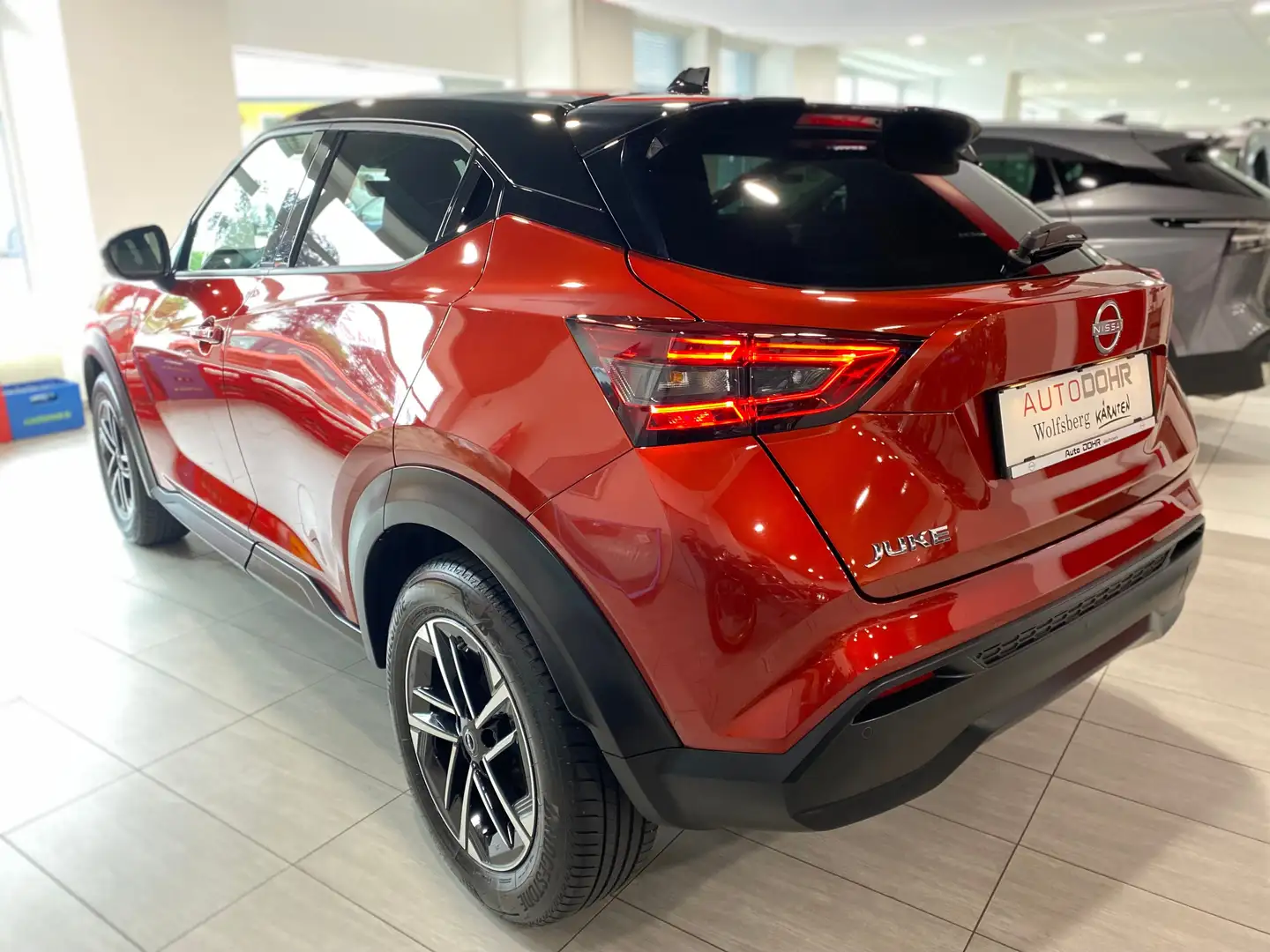 Nissan Juke 1,0 DIG-T N-Connecta **inkl. WINTERRÄDER** Rood - 2