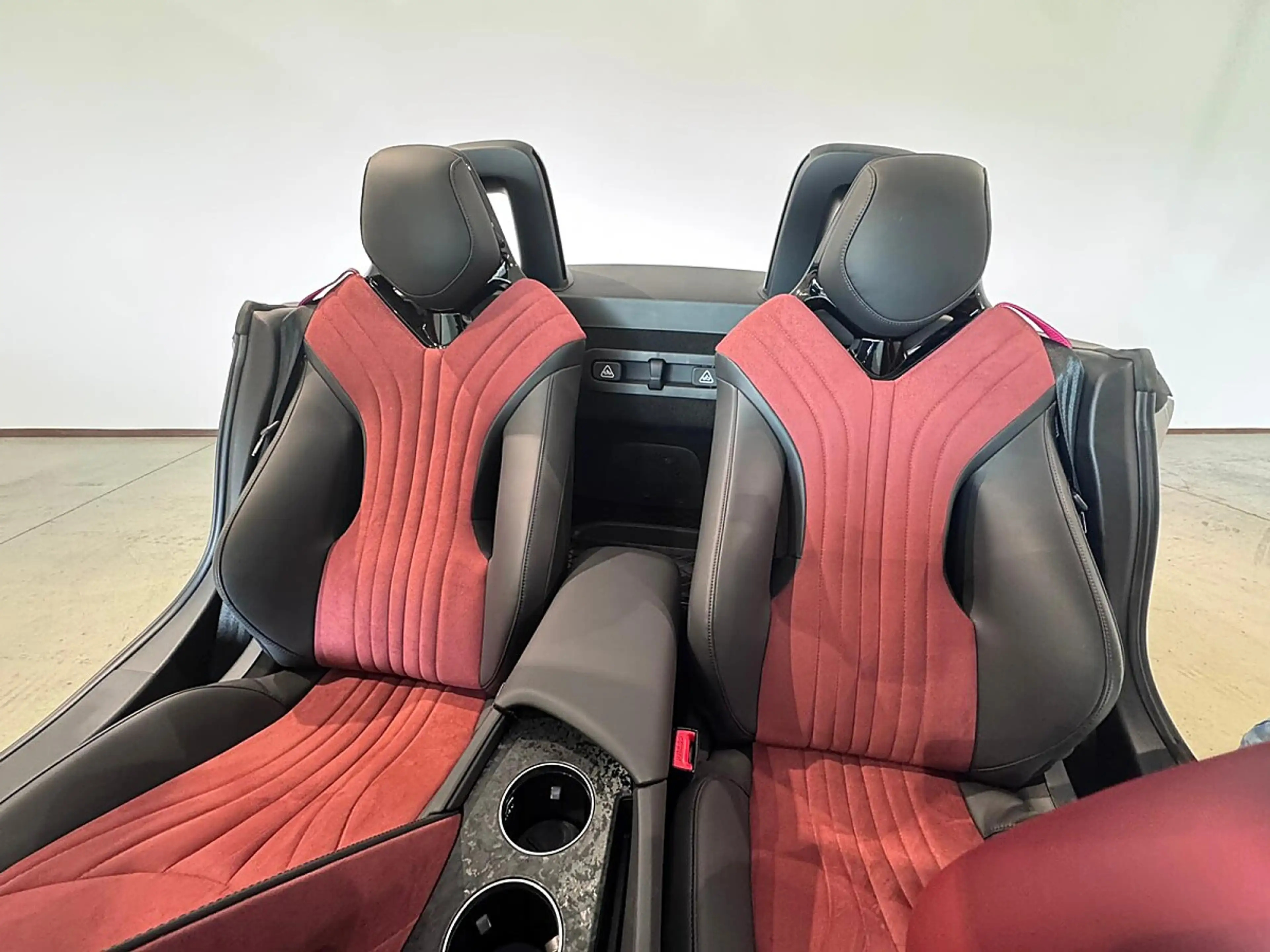MG Cyberster 77kWh GT — photo 12