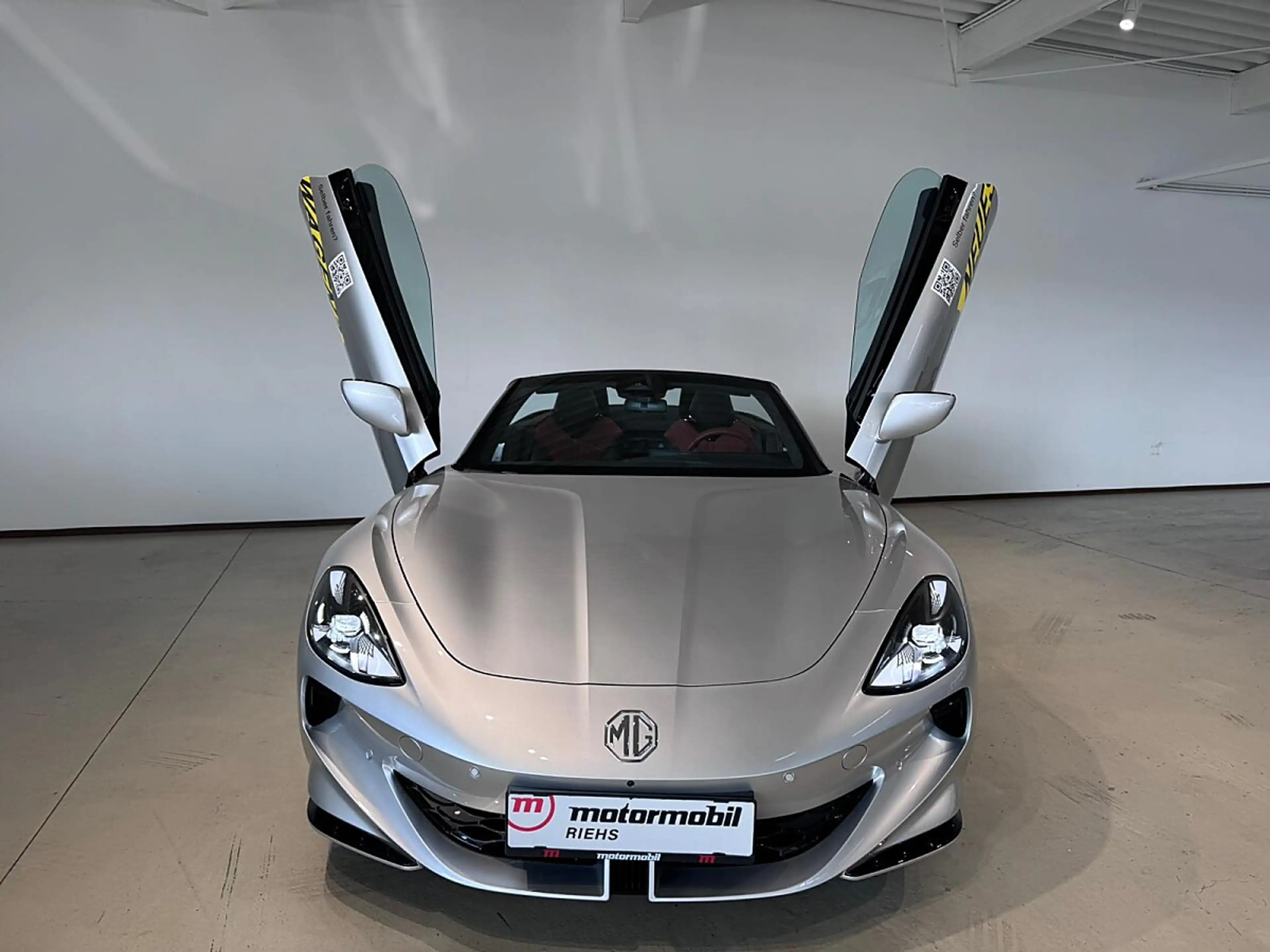 MG Cyberster 77kWh GT — photo 3