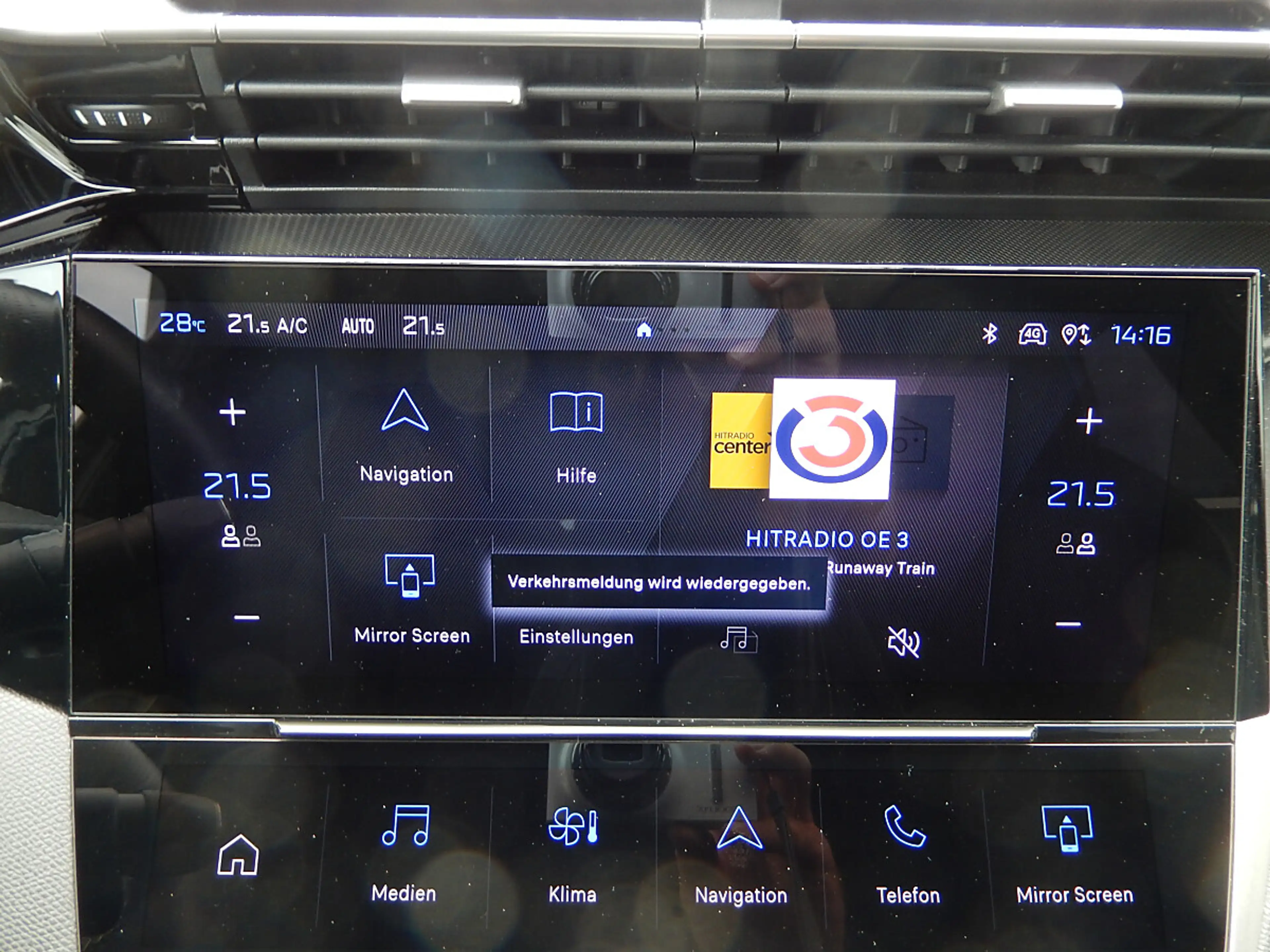 Peugeot 308 SW Hybrid 145 e-DSC6 GT — photo 16