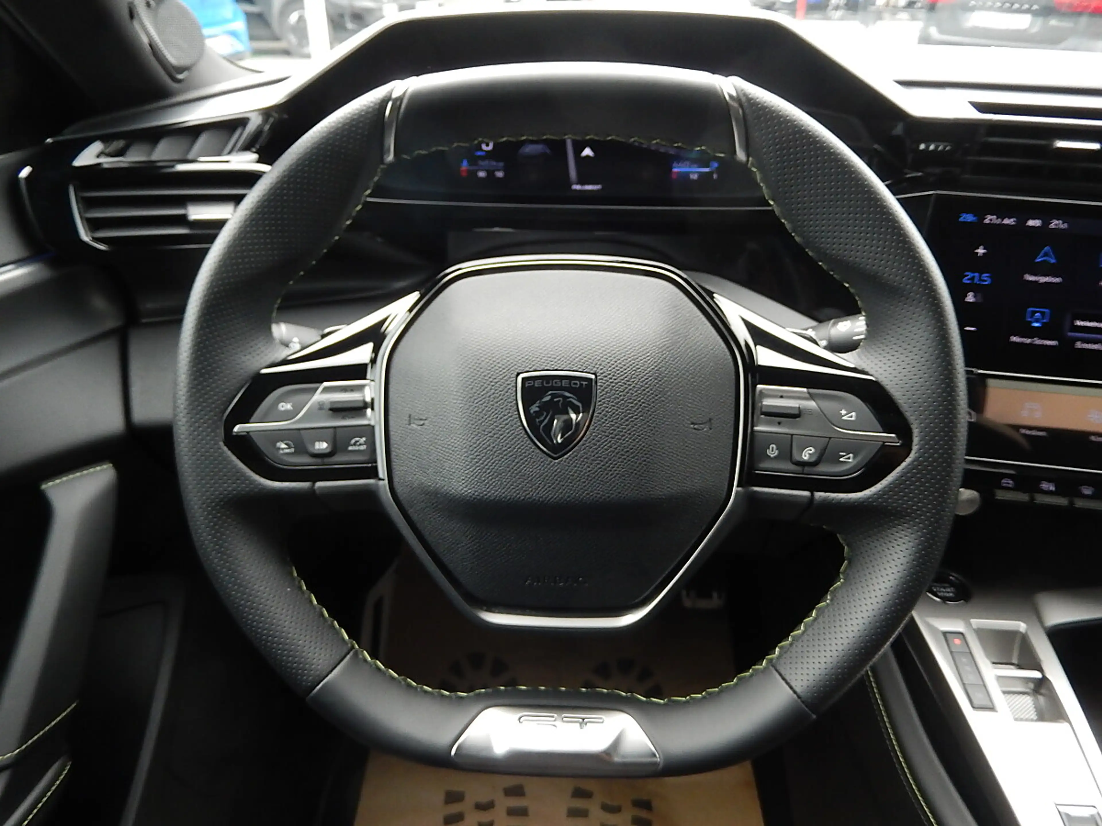Peugeot 308 SW Hybrid 145 e-DSC6 GT — photo 15