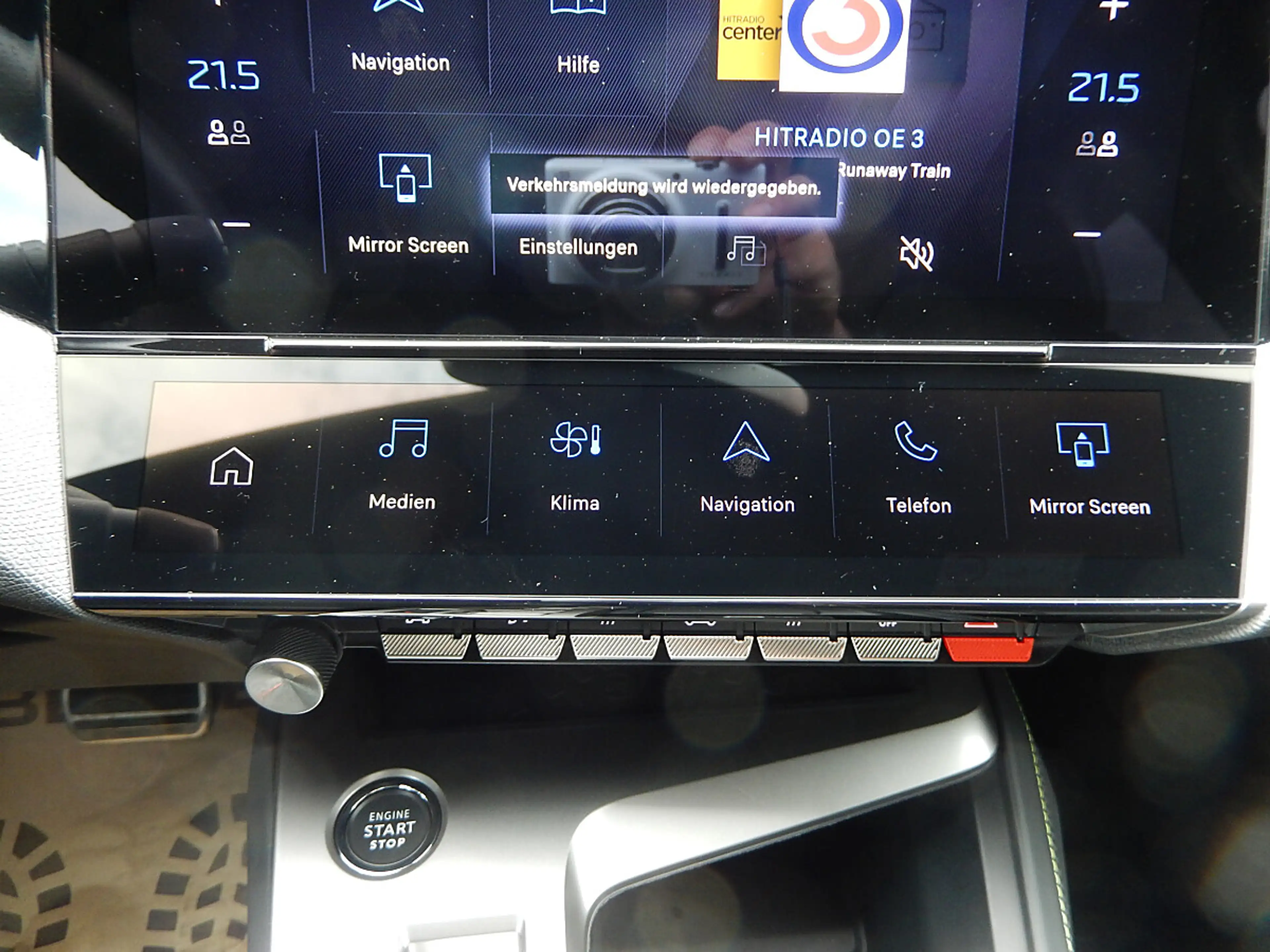 Peugeot 308 SW Hybrid 145 e-DSC6 GT — photo 17